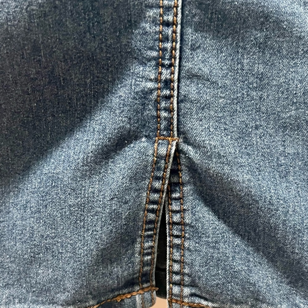 No Fuze Jeans Blue Denim Pencil Skirt - size 3/4. 3 button and zipper front. - Picture 5 of 6